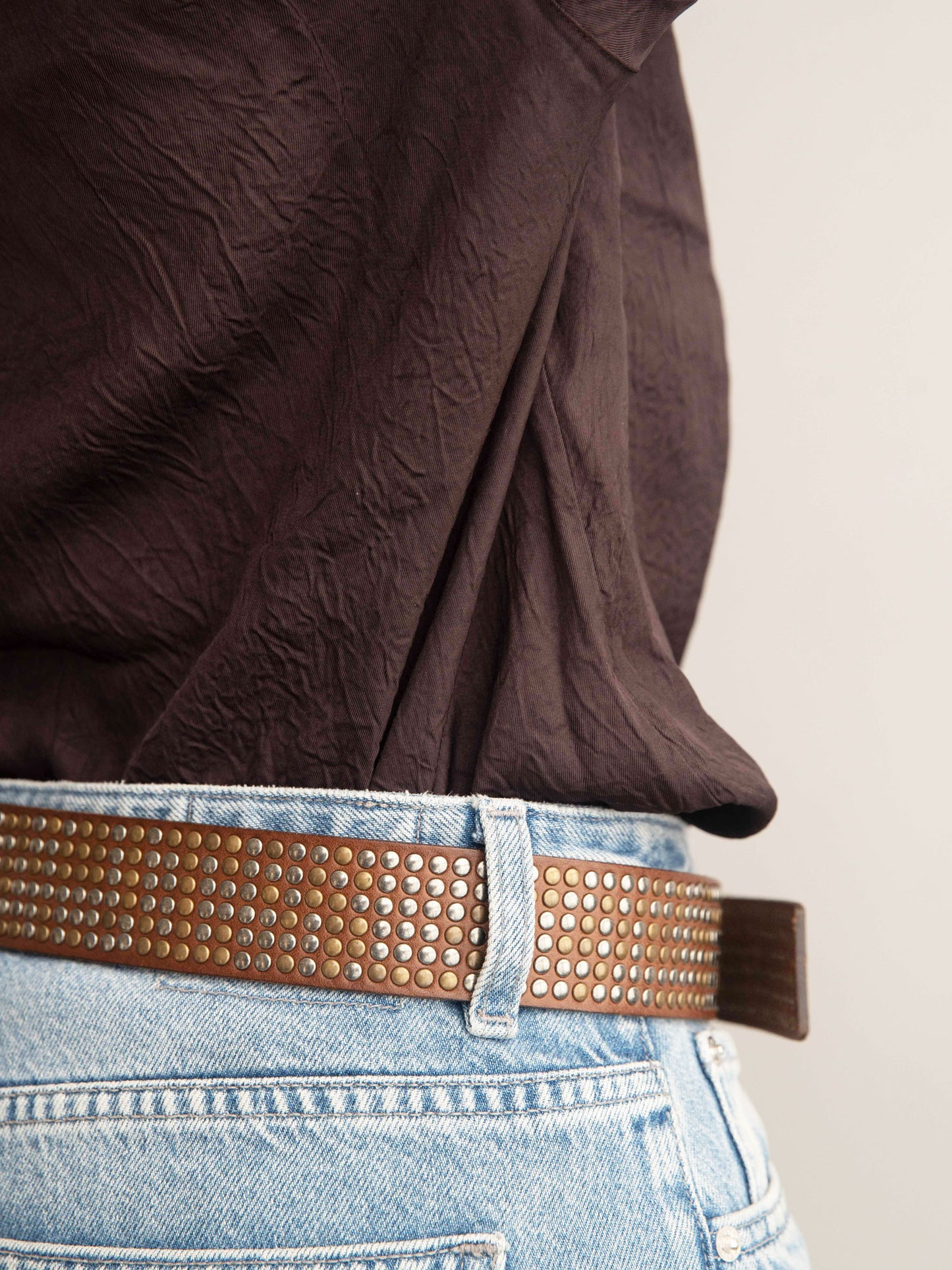 TRIBECA BELT MULTI STUDDS BROWN