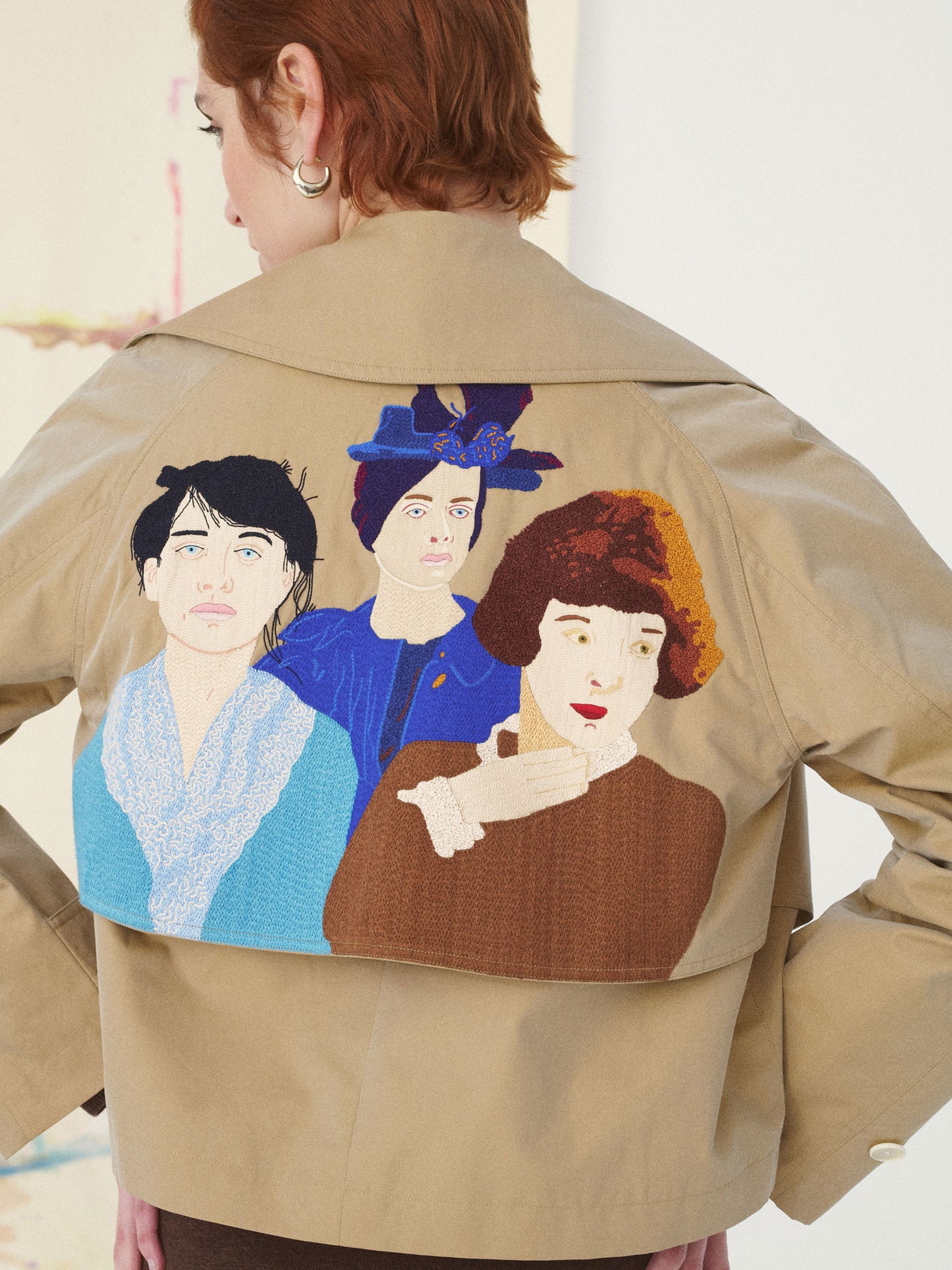 VOLVER JKT PORTRAIT BACK SAND