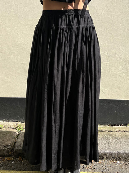FULL PLEATS SKIRT BLACK