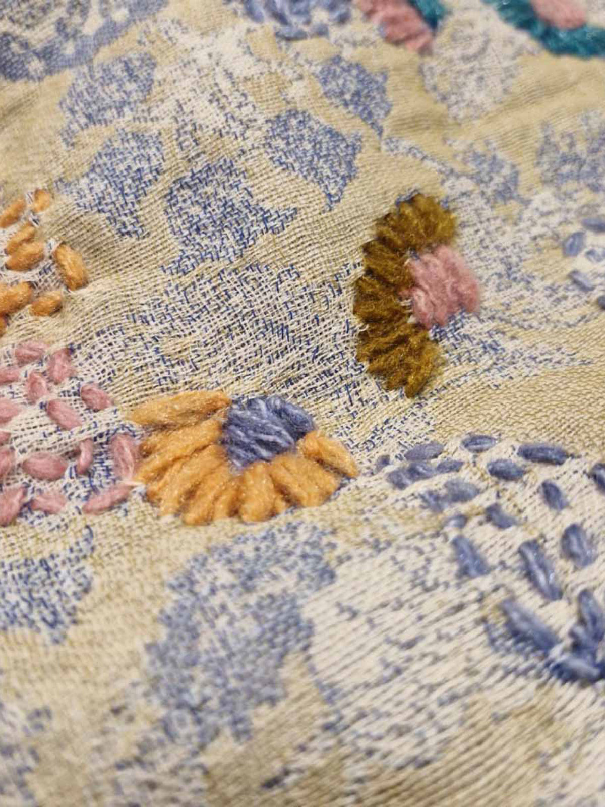 EMBROIDERED PATCHWORK SCAF FLORAL 18597-WILD OAT