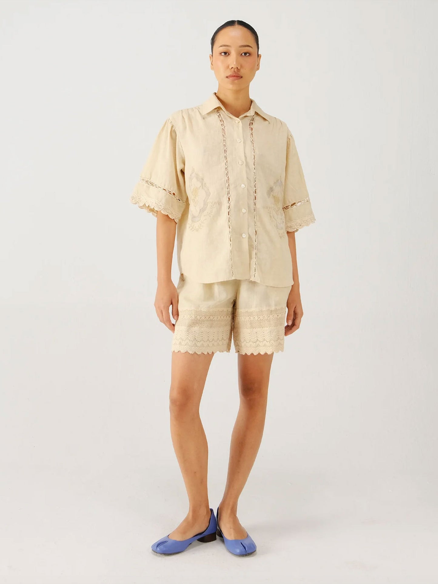 IVORY EMBROIDERY LINEN SHORTS