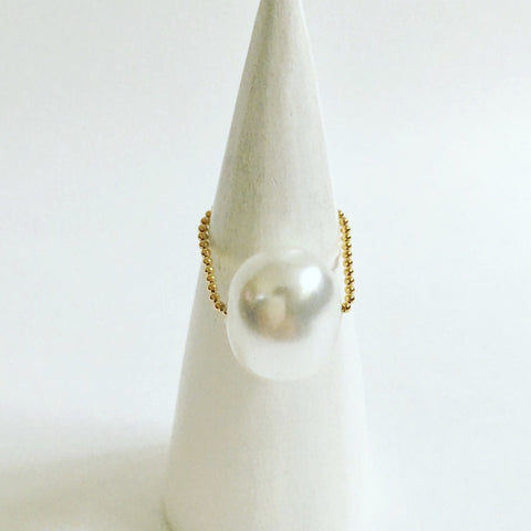 Gembuds Shell Pearl Ring